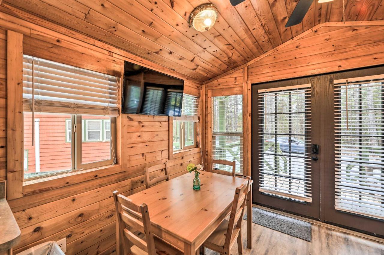 Beautiful New Bern Studio Cabin With Fire Pit! Bagian luar foto