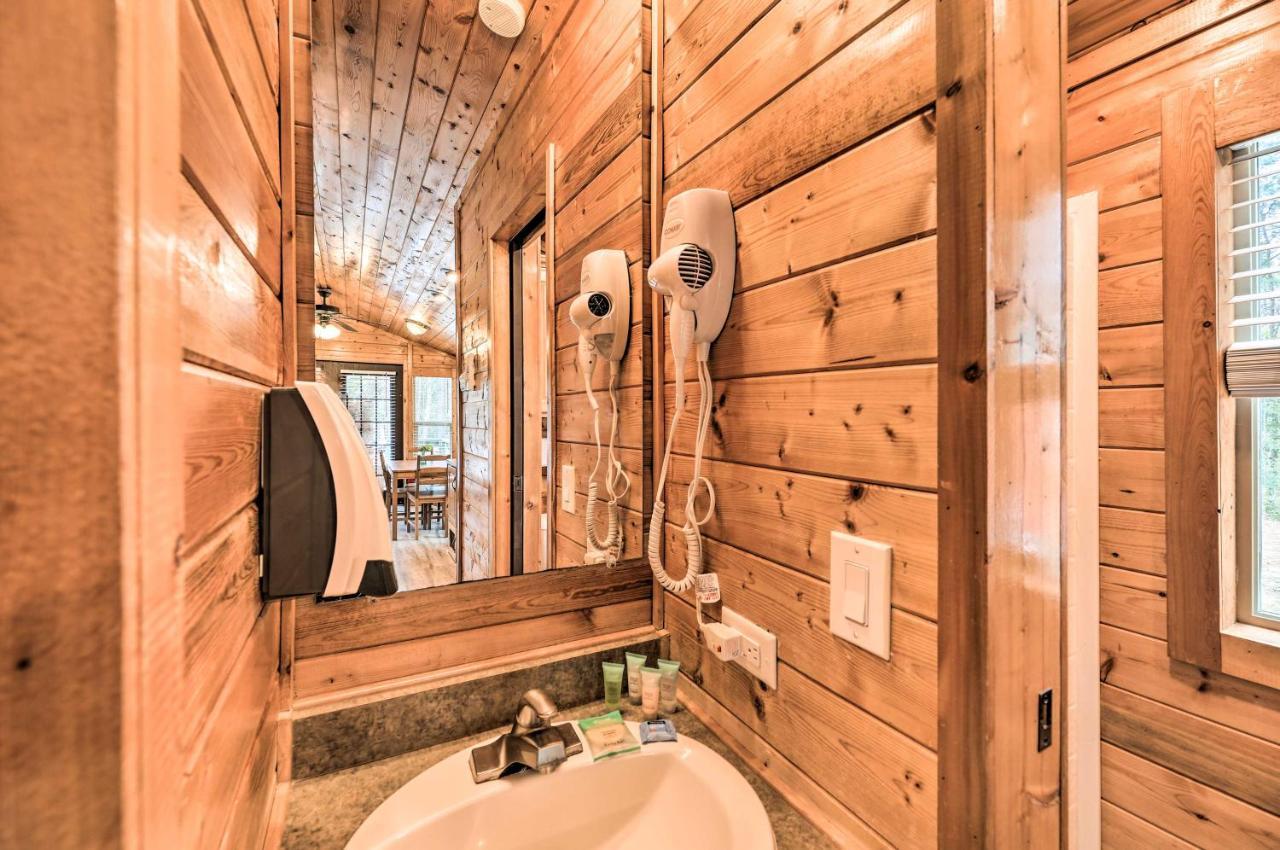 Beautiful New Bern Studio Cabin With Fire Pit! Bagian luar foto